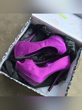 vtg y2k Pleaser Bordello purple Satin Rhinestone Gem Heels Pumps sz 8
